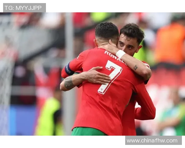 C罗精彩抽射助力球队逆转胜利展现超凡射术与比赛智慧 C罗精彩抽射助力球队逆转胜利展现超凡射术与比赛智慧